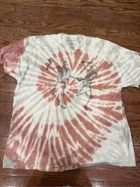 PacSun White and Dusty Rose Tie-Dye Short Sleeve Tee with Dancing Skeletons